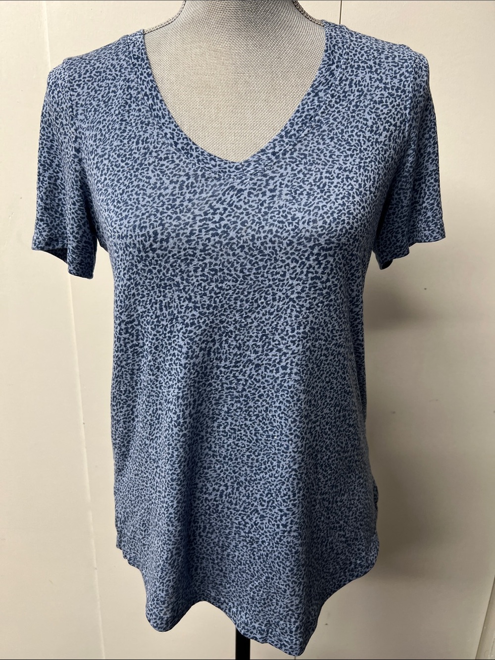 Women's Athleta Blue Printed V-Neck Short Sleeve Top